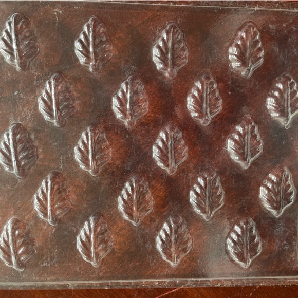 11 Assorted chocolate and 3 baking molds - Picture 10 of 13